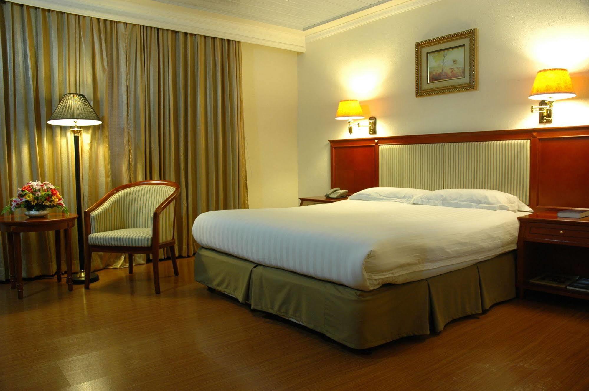 Grand Regal Hotel Bacolod Eksteriør billede